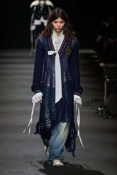 Look 11